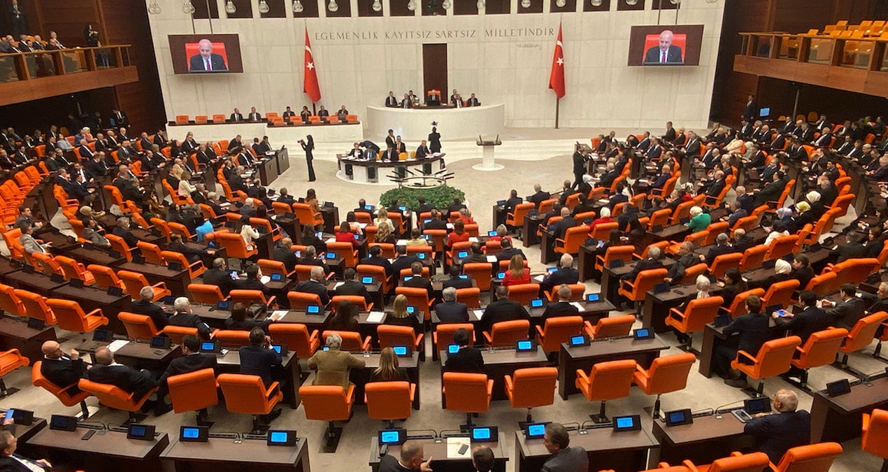 chpli-isimden-sirri-sureyya-onder-aciklamasi-surece-zarar-vermemek-icin-sikayetci-olmadi-sC8JxO1j.jpg