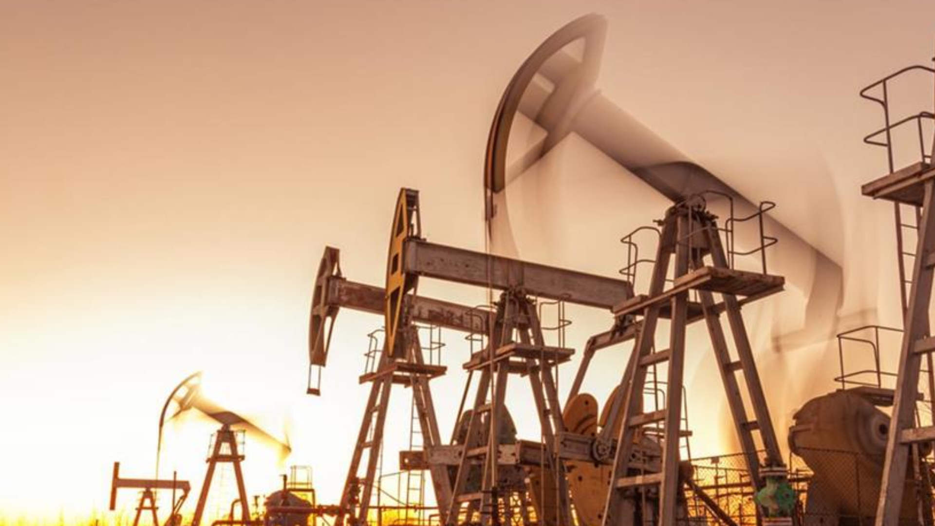 abdnin ticari ham petrol stoklari yaklasik 600 bin varil azaldi HK3muuC7