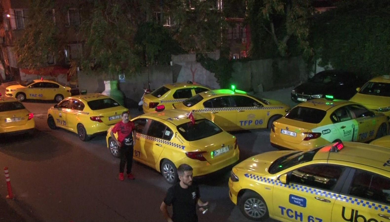 beyoglunda taksici silahli saldirida oldutaksicilerden eylem CMP7Vkf7