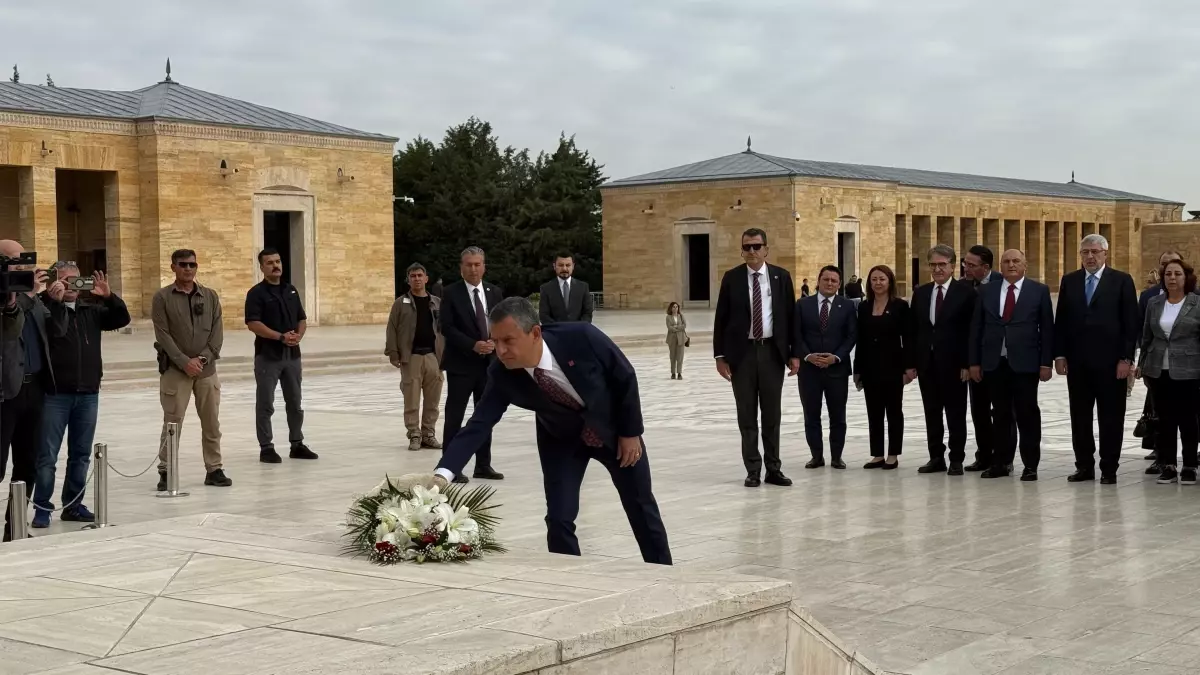 chp genel baskani ozgur ozel parti meclisi ve ydk uyeleriyle anitkabiri ziyaret etti ZKxH47gE