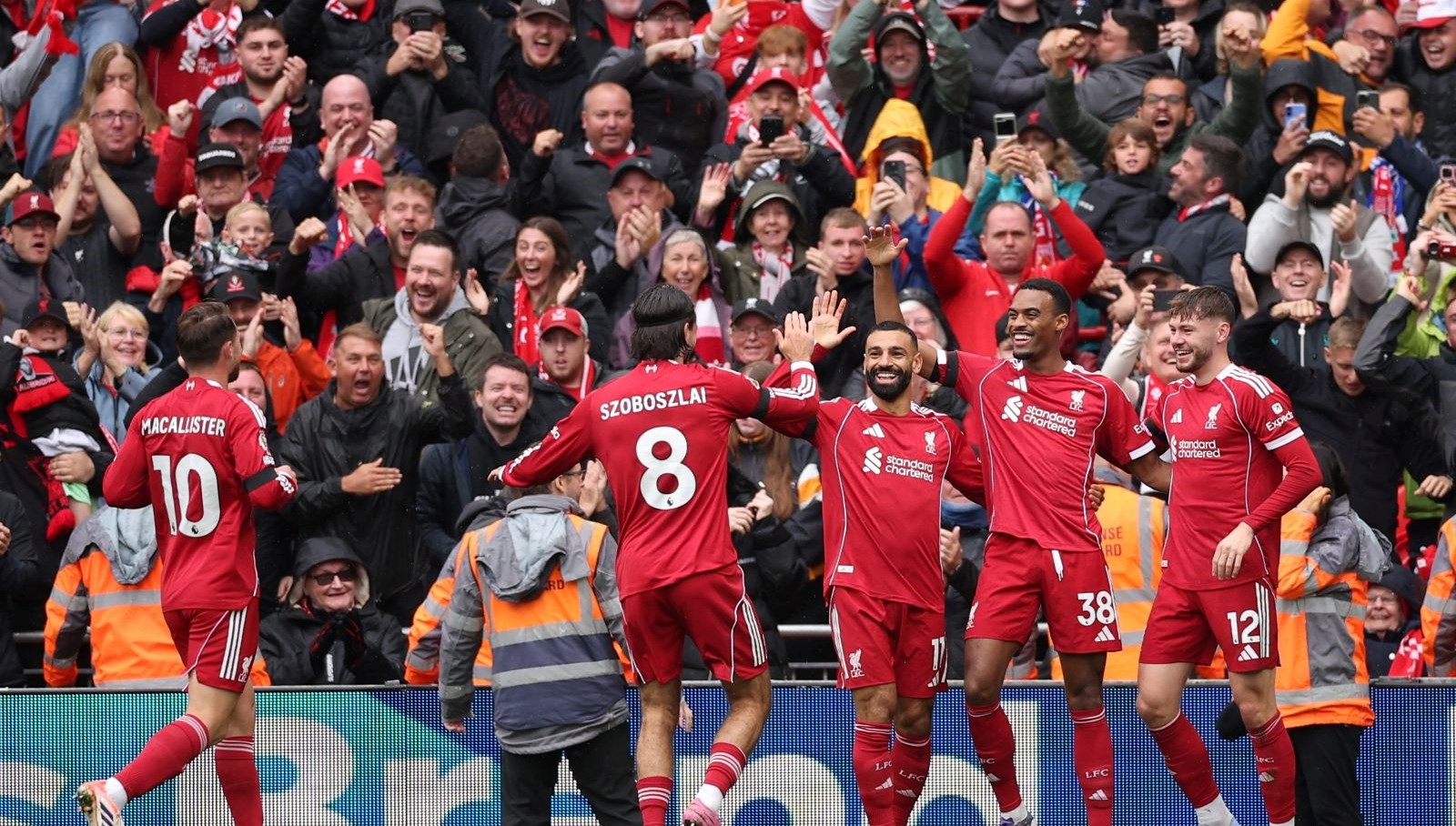 merseyside derbisinde kazanan liverpool OmqVXsbA