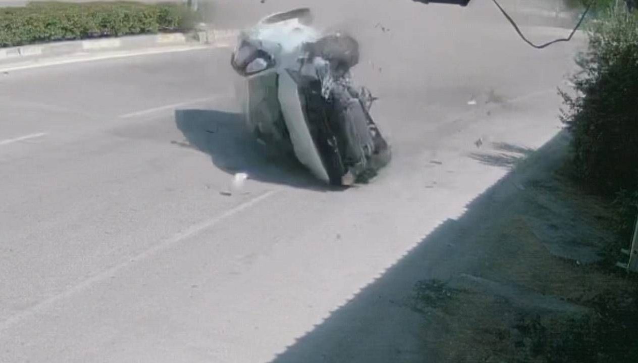 refuje carpan otomobil taklalar atti biri agir iki yarali uX1gQfXB