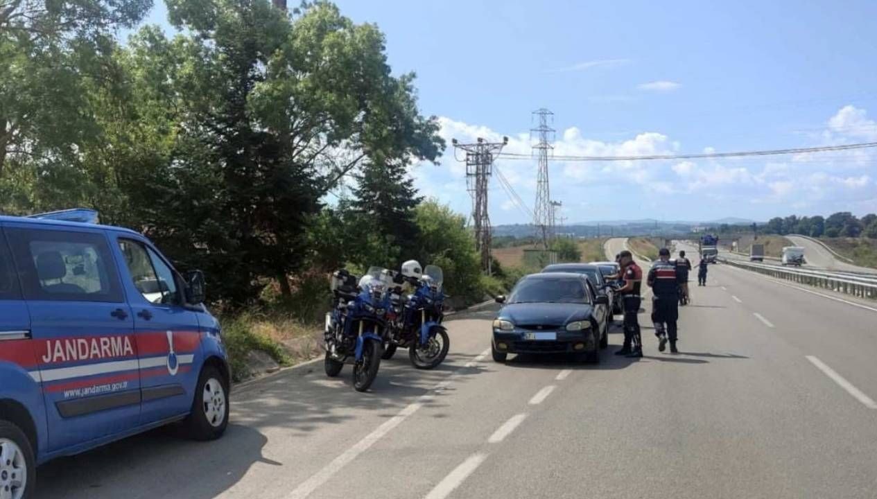 sinopta huzur uygulamasi aranan 3 kisi yakalandi B4mmzDst