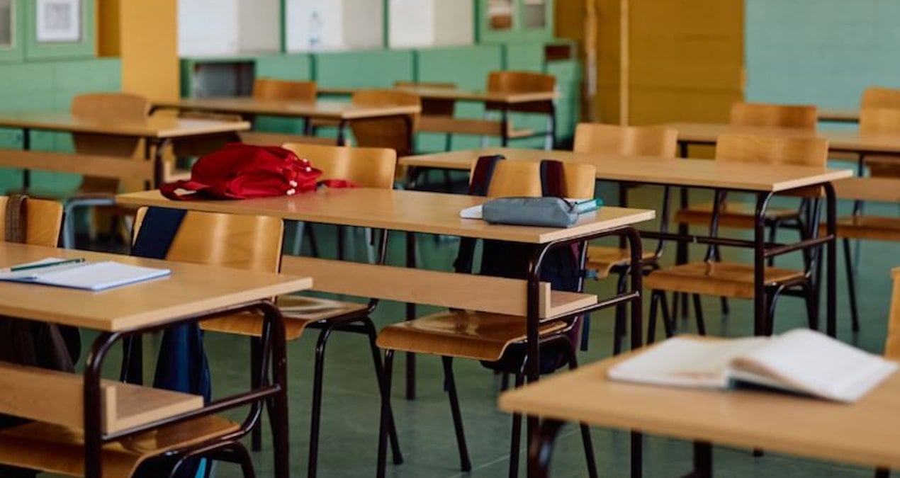 ulkedeki tum okullarda tamamen yasaklanacak 2026da baslayacak 8GtFSm4i