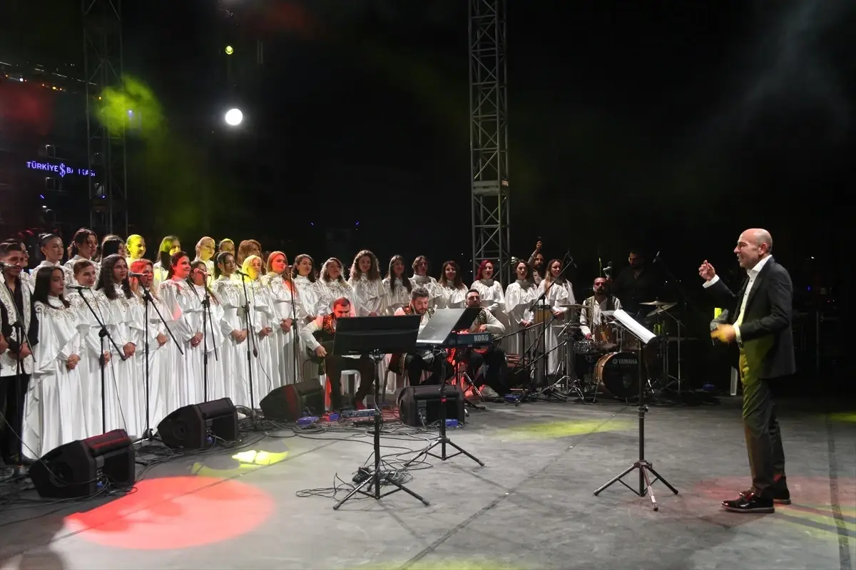 cumhuriyet bayraminda coskulu etkinlik y3VhRIfz.jpg