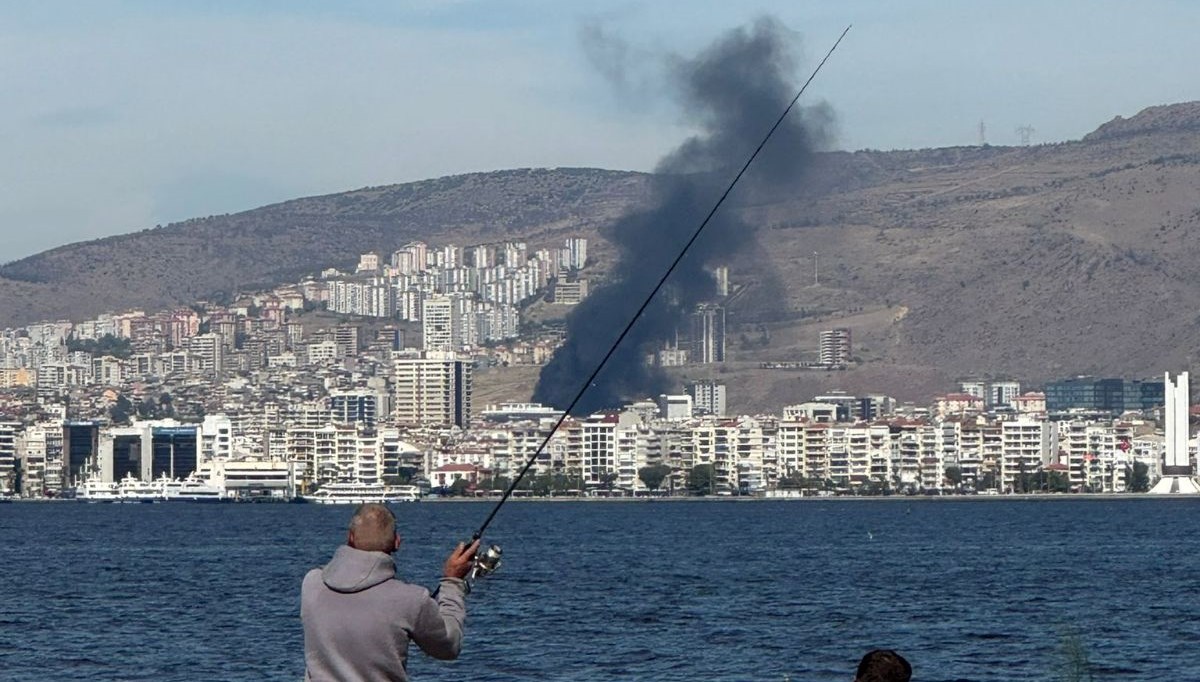 izmirde insaat atiklarindan yangin cikti e2UB7Eg5.jpg