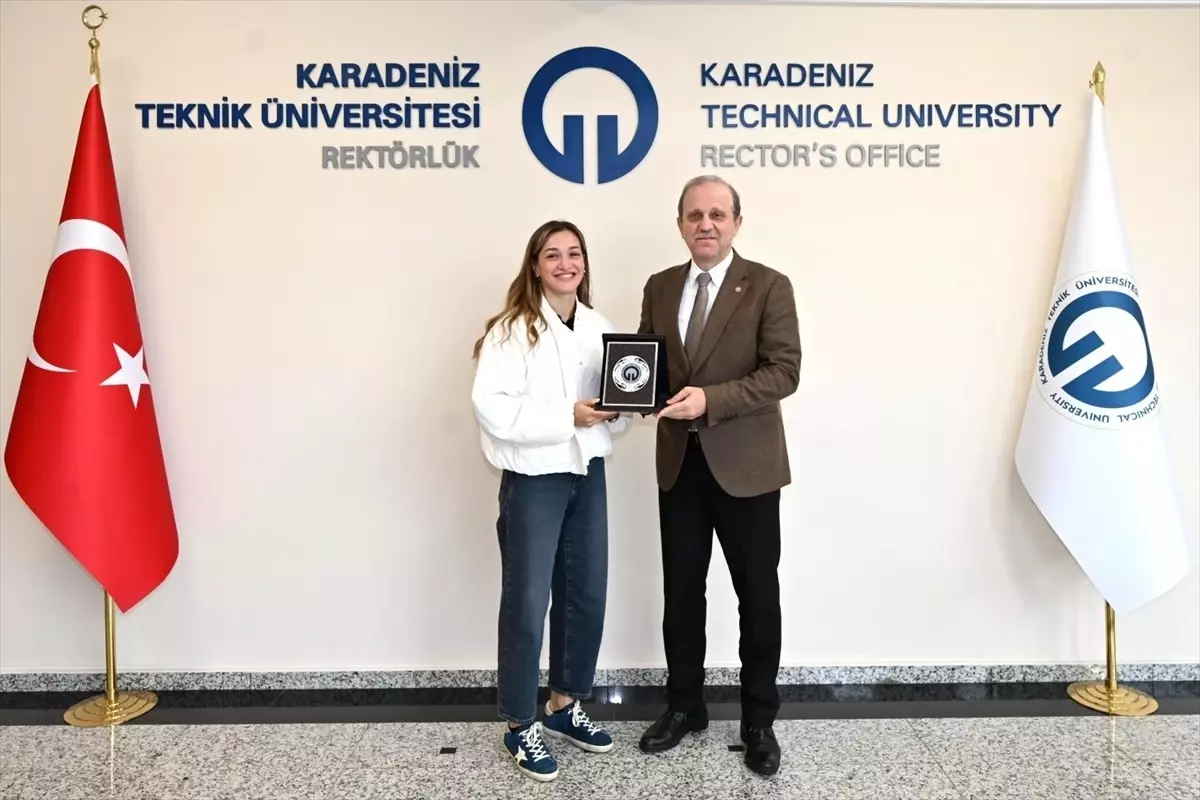 milli boksor buse naz cakiroglundan ktu rektorune ziyaret nnMLy6XA.jpg