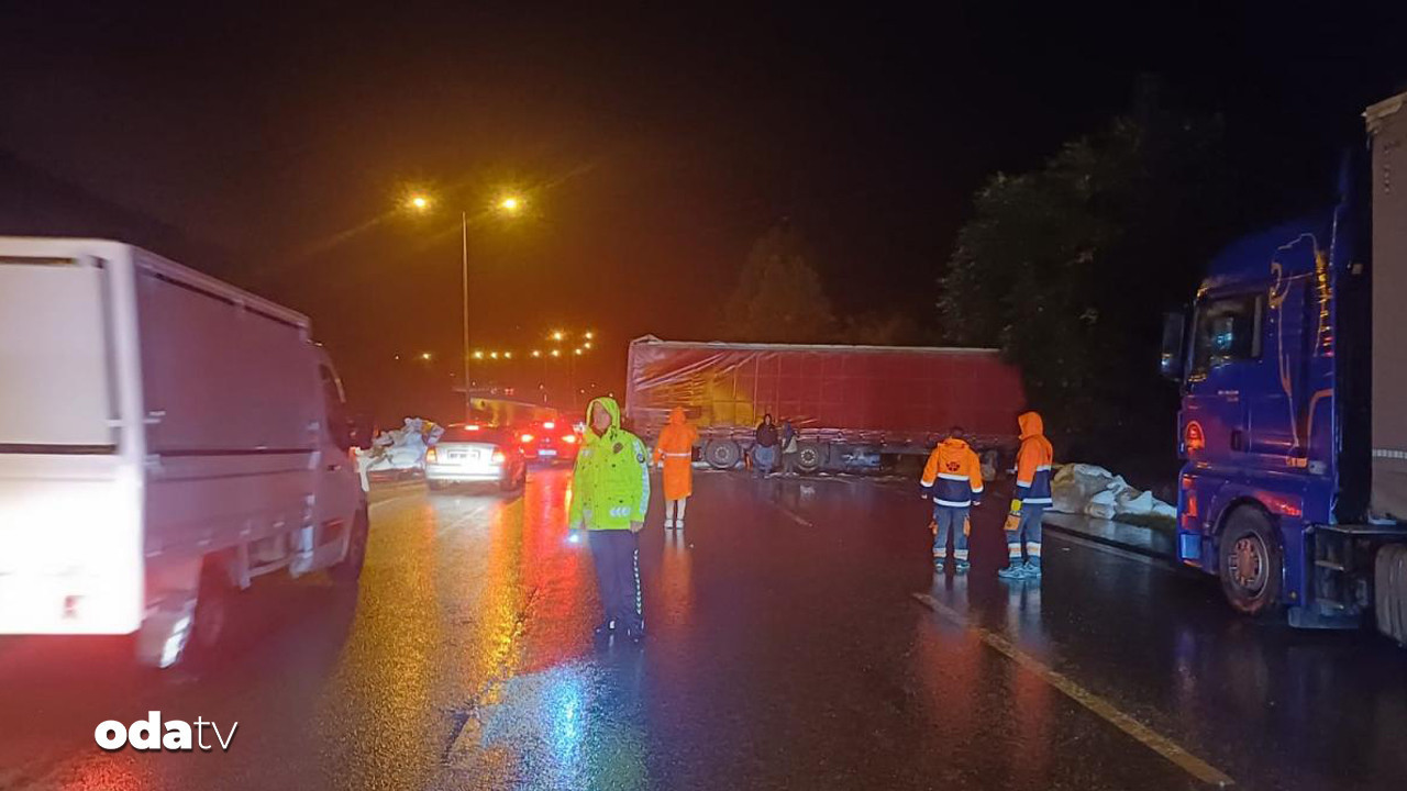 samsunda ortaligi karistirna tir kazasi V8DcMULh