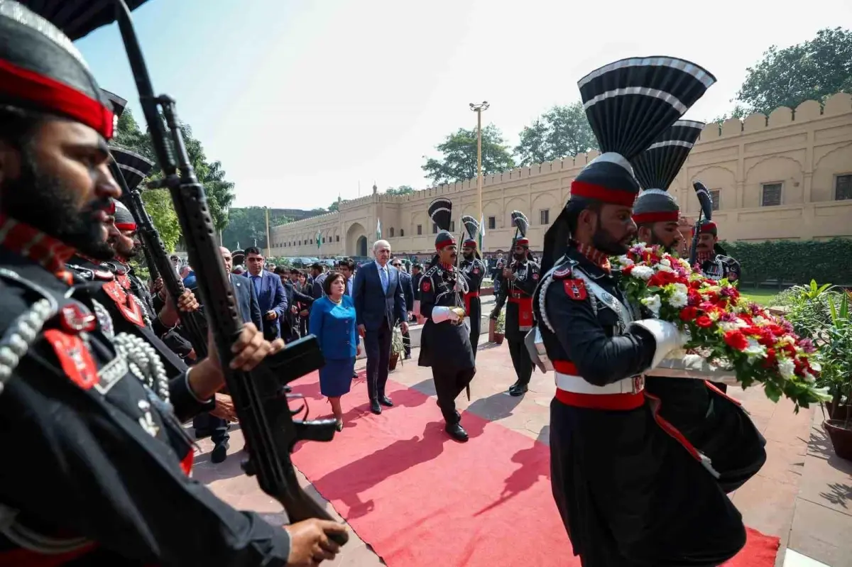 tbmm baskani numan kurtulmus pakistanda ikbalin kabrini ziyaret etti Aa1Hsz3D.jpg