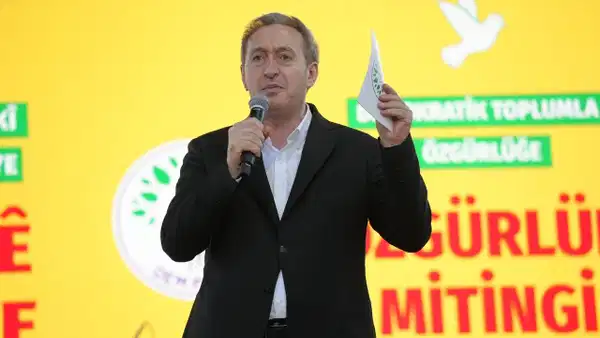 Bağcılar’da ‘Özgürlük Mitingi’ düzenlendi… Tuncer Bakırhan’dan ‘Öcalan’a umut hakkı’ çıkışı: ‘Bu hak tanınmadan barış olmaz’