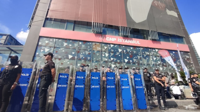 Chpde yeni parti istifalari istanbul il yonetimi ve 36 ilce baskani istifa etti aZInsG2M
