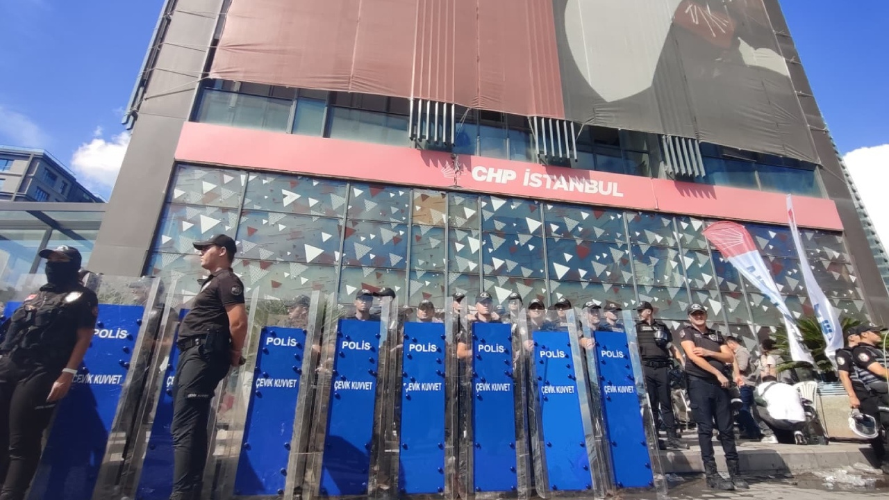Chpde yeni parti istifalari istanbul il yonetimi ve 36 ilce baskani istifa etti aZInsG2M