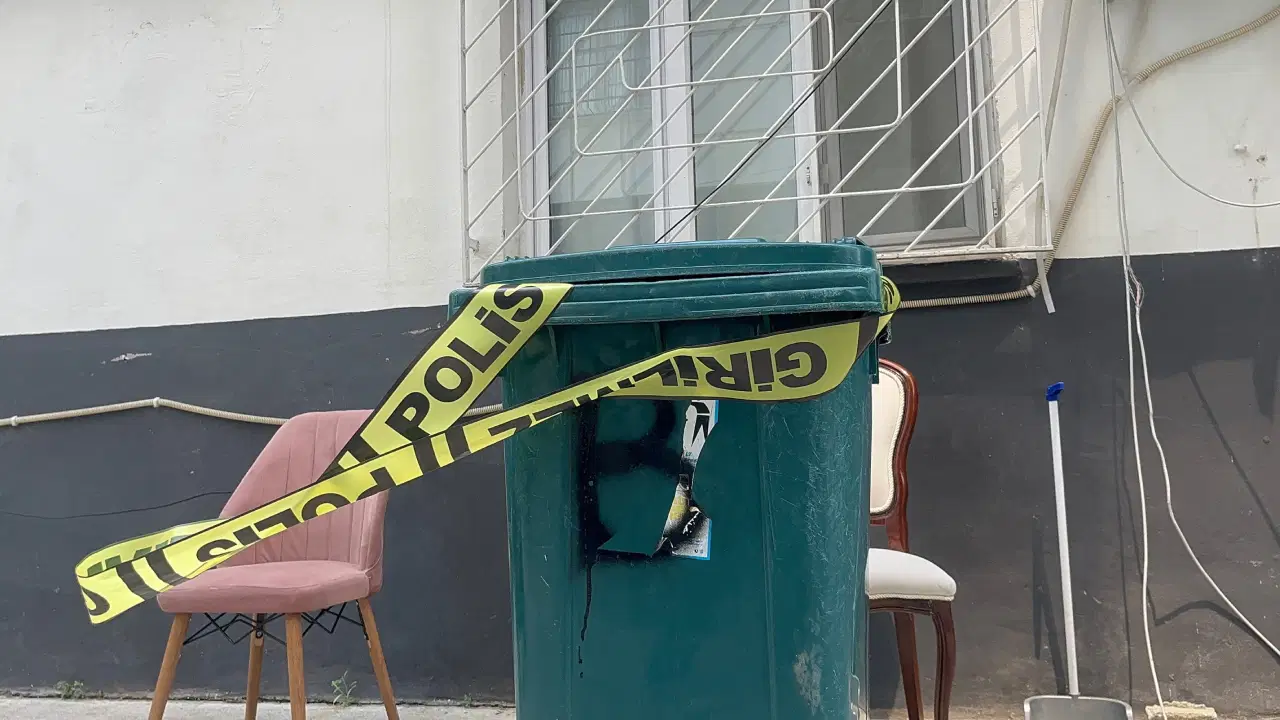 Adana’da erkek dehşeti: Eşini çekiçle vurup boğazından bıçakladı Img